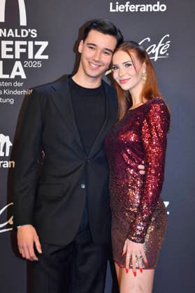 Diego Pooth mit Freundin Louisa Büscher bei der 20. McDonald s Benefiz Gala zugunsten der McDonald s Kinderhilfe Stiftung in den Eisbach Studios. München, 06.12.2025
