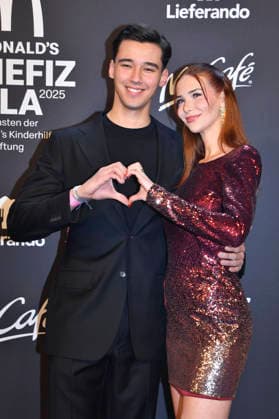 Diego Pooth mit Freundin Louisa Büscher bei der 20. McDonald s Benefiz Gala zugunsten der McDonald s Kinderhilfe Stiftung in den Eisbach Studios. München, 06.12.2025