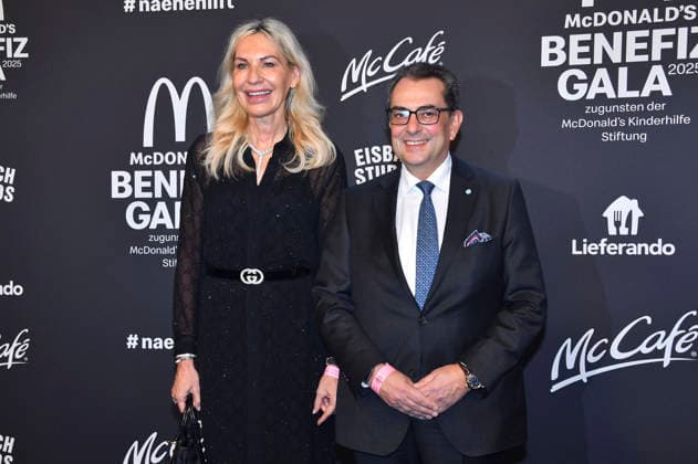 Saskia Greipl-Kostantinidis und Stavros Kostantinidis bei der 20. McDonald s Benefiz Gala zugunsten der McDonald s Kinderhilfe Stiftung in den Eisbach Studios. München, 06.12.2025
