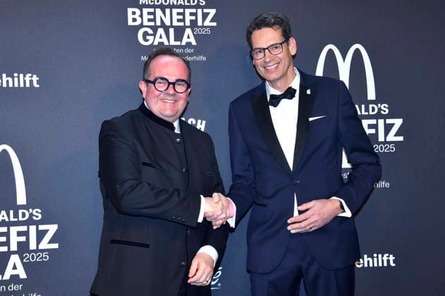 Clemens Baumgärtner und Adrian Köstler bei der 20. McDonald s Benefiz Gala zugunsten der McDonald s Kinderhilfe Stiftung in den Eisbach Studios. München, 06.12.2025