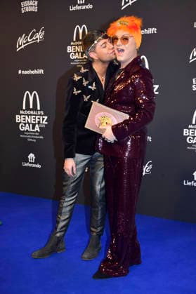 Julian F.M. Stoeckel mit Partner Marcell Damaschke bei der 20. McDonald s Benefiz Gala zugunsten der McDonald s Kinderhilfe Stiftung in den Eisbach Studios. München, 06.12.2025
