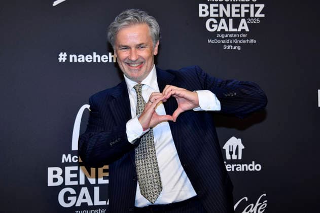Timothy Peach bei der 20. McDonald s Benefiz Gala zugunsten der McDonald s Kinderhilfe Stiftung in den Eisbach Studios. München, 06.12.2025