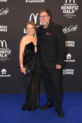Nova Meierhenrich und Brian Bojsen bei der 20. McDonald s Benefiz Gala zugunsten der McDonald s Kinderhilfe Stiftung in den Eisbach Studios. München, 06.12.2025