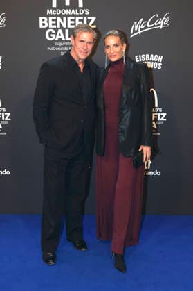 Sven Martinek mit Partnerin Bianca Rütter bei der 20. McDonald s Benefiz Gala zugunsten der McDonald s Kinderhilfe Stiftung in den Eisbach Studios. München, 06.12.2025