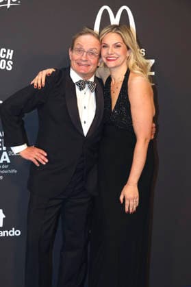 Wigald Boning mit Ehefrau Teresa Boning bei der 20. McDonald s Benefiz Gala zugunsten der McDonald s Kinderhilfe Stiftung in den Eisbach Studios. München, 06.12.2025