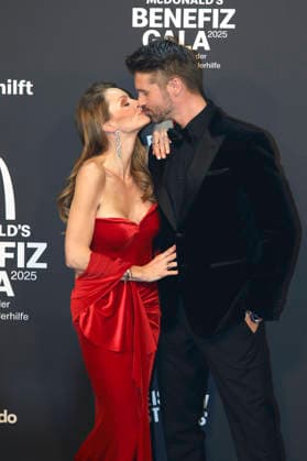 Jana Schölermann mit Ehemann Thore Schölermann bei der 20. McDonald s Benefiz Gala zugunsten der McDonald s Kinderhilfe Stiftung in den Eisbach Studios. München, 06.12.2025