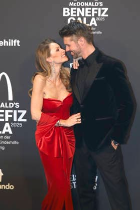 Jana Schölermann mit Ehemann Thore Schölermann bei der 20. McDonald s Benefiz Gala zugunsten der McDonald s Kinderhilfe Stiftung in den Eisbach Studios. München, 06.12.2025