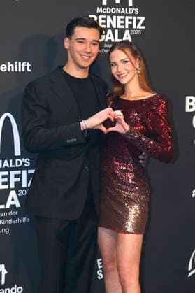 Diego Pooth mit Freundin Louisa Büscher bei der 20. McDonald s Benefiz Gala zugunsten der McDonald s Kinderhilfe Stiftung in den Eisbach Studios. München, 06.12.2025