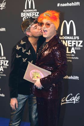 Julian F.M. Stoeckel mit Partner Marcell Damaschke bei der 20. McDonald s Benefiz Gala zugunsten der McDonald s Kinderhilfe Stiftung in den Eisbach Studios. München, 06.12.2025