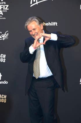 Timothy Peach bei der 20. McDonald s Benefiz Gala zugunsten der McDonald s Kinderhilfe Stiftung in den Eisbach Studios. München, 06.12.2025
