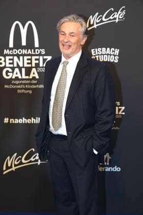Timothy Peach bei der 20. McDonald s Benefiz Gala zugunsten der McDonald s Kinderhilfe Stiftung in den Eisbach Studios. München, 06.12.2025