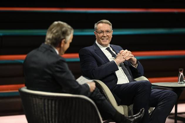 Markus Lanz (li.) mit Alexander Schweitzer 12 25 her Markus Lanz (li.) und Alexander Schweitzer am 02. Dezember 2025 in Markus Lanz , ZDF TV Fernsehen Talkshow Talk Show Deutschland deutsch deutsche deutscher Mann Männer Politik Politiker SPD Ministerpräsident Rheinland-Pfalz politician italienisch-deutscher Journalist Journalismus Moderator Moderation Autor Fotografie Fotograf italian-german female journalism host presenter photographer author quer halb sitzend sprechend gestikulierend zuhörend lächelnd *** Markus Lanz li with Alexander Schweitzer 12 25 her Markus Lanz li and Alexander Schweitzer on December 02, 2025 in Markus Lanz , ZDF TV television talk show talk show Germany german german man men politics politician