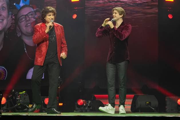 Schlagernacht des Jahres 2025 Olaf der Flipper und Vincent Gross bei der Schlagernacht des Jahres 2025 am 06.12.2025 in der Festhalle Frankfurt. Frankfurt Festhalle Hessen