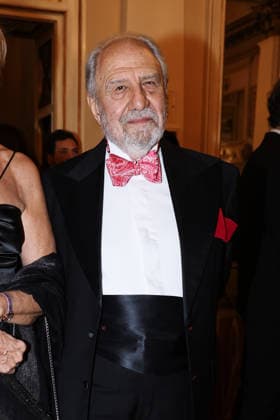 Milan, Guests arrive at the 2025 La Scala Premiere with Shostakovich s opera A Lady Macbeth of the Mtsensk District at Teatro alla Scala. Pictured: Antonio Caprarica (Italian journalist and writer)  Copyright: xAlessandroxBremecx xipa-agency.netx xx IPA_Agency_IPA68888771