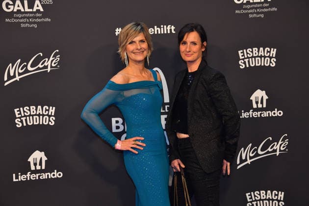 Barbara Hahlweg und Petra Glinski McDonalds Benefiz Gala McDonalds Kinderhilfe Stiftung Eisbach Studios München 06. Dezember 2025