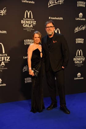 Nova Meierhenrich und Brian Bojsen McDonalds Benefiz Gala McDonalds Kinderhilfe Stiftung Eisbach Studios München 06. Dezember 2025