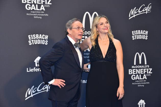 Wigald Boning mit Ehefrau Teresa McDonalds Benefiz Gala McDonalds Kinderhilfe Stiftung Eisbach Studios München 06. Dezember 2025