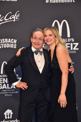 Wigald Boning mit Ehefrau Teresa McDonalds Benefiz Gala McDonalds Kinderhilfe Stiftung Eisbach Studios München 06. Dezember 2025