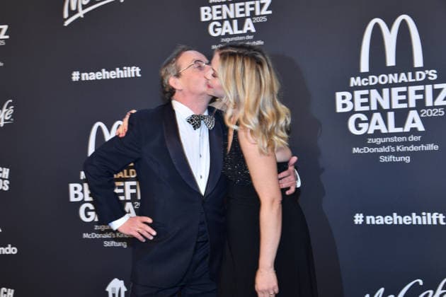 Wigald Boning mit Ehefrau Teresa McDonalds Benefiz Gala McDonalds Kinderhilfe Stiftung Eisbach Studios München 06. Dezember 2025
