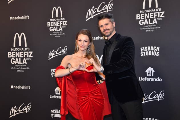 Thore Schölermann mit Ehefrau Jana McDonalds Benefiz Gala McDonalds Kinderhilfe Stiftung Eisbach Studios München 06. Dezember 2025