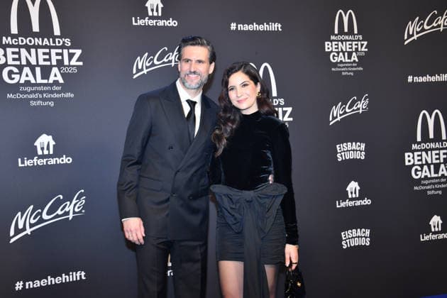 Tom Beck mit Ehefrau Chryssanthi Kavazi McDonalds Benefiz Gala McDonalds Kinderhilfe Stiftung Eisbach Studios München 06. Dezember 2025