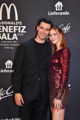 Diego Pooth mit Freundin Louisa Büscher McDonalds Benefiz Gala McDonalds Kinderhilfe Stiftung Eisbach Studios München 06. Dezember 2025