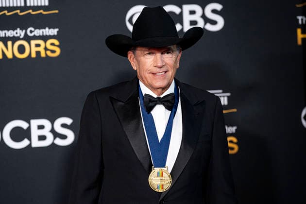 Kennedy Center Honoree George Straight arrives on the red carpet for the 48th annual Kennedy Center Honors at the Kennedy Center in Washington DC on Sunday, December 7, 2025. President Donald Trump will host this year s event, which honors songwriter George Strait, actors Michael Crawford and Sylvester Stallone, singer Gloria Gaynor, and the rock band Kiss.  WAP20251207532 BONNIExCASH