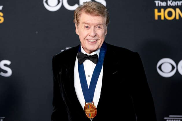 English actor and Kennedy Center Honoree Michael Crawford arrives on the red carpet for the 48th annual Kennedy Center Honors at the Kennedy Center in Washington DC on Sunday, December 7, 2025. President Donald Trump will host this year s event, which honors songwriter George Strait, actors Michael Crawford and Sylvester Stallone, singer Gloria Gaynor, and the rock band Kiss.  WAP20251207528 BONNIExCASH