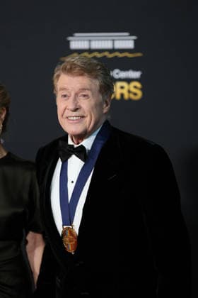 Actor Michael Crawford poses on the red carpet at the Kennedy Honors at the Kennedy Center in Washington, United States, 07 December 2025. Gala in honor of the 2025 Kennedy Center honorees !ACHTUNG: NUR REDAKTIONELLE NUTZUNG!  Copyright: xOctavioxGuzmánx AME6736 20251208-55018768471_1