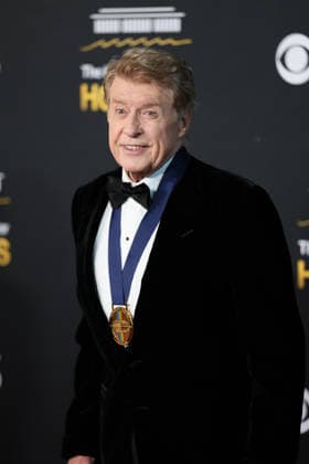 Actor Michael Crawford poses on the red carpet at the Kennedy Honors at the Kennedy Center in Washington, United States, 07 December 2025. Gala in honor of the 2025 Kennedy Center honorees !ACHTUNG: NUR REDAKTIONELLE NUTZUNG!  Copyright: xOctavioxGuzmánx AME6739 20251208-55018768478_1