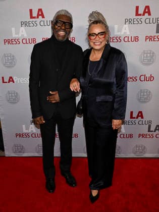 December 7, 2025, Los Angeles, California, USA: VONDIE CURTIS-HALL and KASI LEMMONS attend the Los Angeles Press Club presents the 18th Annual National Arts & Entertainment Journalism Awards Gala: RED CARPET. Los Angeles USA - ZUMAb173 20251207_aap_b173_019 Copyright: xBillyxBennightx