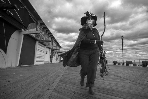 Witching hour beneath Stormy Skies United States, New Jersey, Asbury Park R_SUBARR251201D-1899243-01 ,model released, Symbolfoto