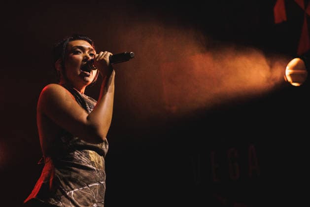 Joy Crookes live in Copenhagen, Denmark Copenhagen, Denmark. 07th, December 2025. The British singer and musician Joy Crookes performs a live concert at VEGA in Copenhagen. Denmark, Copenhagen  Copyright: xGonzalesxPhoto PeterxTroestx