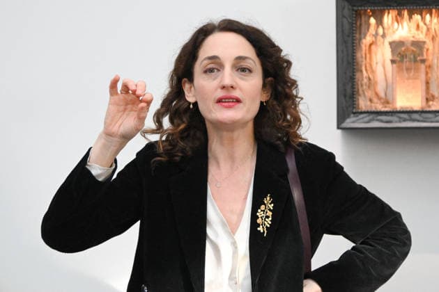Eva Jospin Two French artists at the pinnacle of their art soon to be exhibited at the Grand Palais December 10, 2025 - March 15, 2026 Claire Tabouret and Eva Jospin The Grand Palais invites artists Eva Jospin and Claire Tabouret to take over two galleries linked by a single entrance On one side, Grottesco, a journey through forests, caves and imaginary architectures on the other, Dun seul souffle ou les coulisses dun projet monumental the future contemporary stained-glass windows of Notre Dame de Paris Lionel Urman Bestimage Two French artists at the height of their powers will soon be exhibiting at the Grand Palais from December 10, 2025, to March 15, 2026 Claire Tabouret and Eva Jospin The Grand Palais invites artists Eva Jospin and Cla  Copyright: xLIONELxURMANxx xBESTIMAGExLIONELxURMANxx xBESTIMAGEx