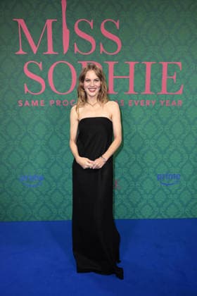 Alicia von Rittberg bei der Premiere der Serie Miss Sophie - Same Procedure As Every Year (Amazon Prime) am 8.12.2025 in Claerchens Ballhaus in Berlin Miss Sophie Serien Premiere in Berlin
