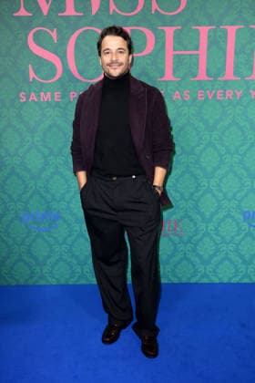Kostja Ullmann bei der Premiere der Serie Miss Sophie - Same Procedure As Every Year (Amazon Prime) am 8.12.2025 in Claerchens Ballhaus in Berlin Miss Sophie Serien Premiere in Berlin