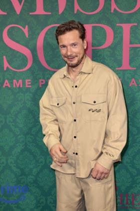 Jacob Matschenz bei der Premiere der Serie Miss Sophie - Same Procedure As Every Year (Amazon Prime) am 8.12.2025 in Claerchens Ballhaus in Berlin Miss Sophie Serien Premiere in Berlin