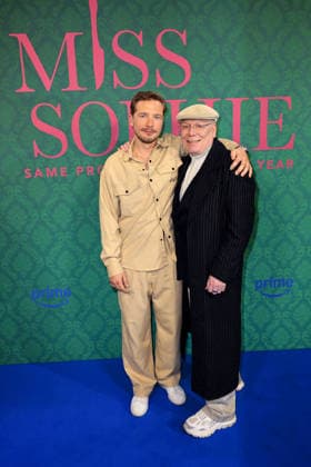 Jacob Matschenz und Peter Schulze bei der Premiere der Serie Miss Sophie - Same Procedure As Every Year (Amazon Prime) am 8.12.2025 in Claerchens Ballhaus in Berlin Miss Sophie Serien Premiere in Berlin