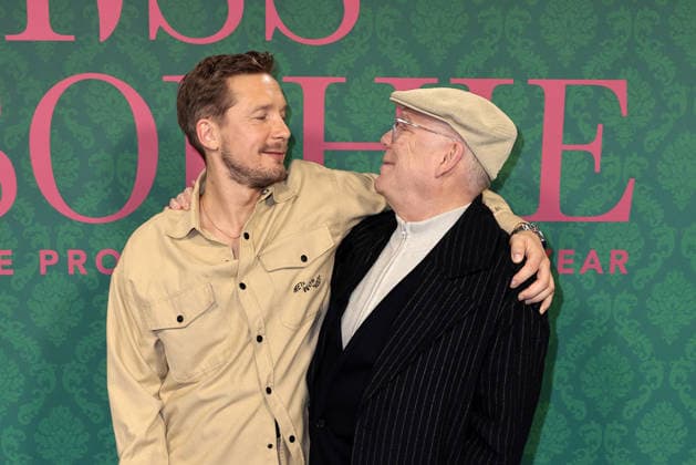 Jacob Matschenz und Peter Schulze bei der Premiere der Serie Miss Sophie - Same Procedure As Every Year (Amazon Prime) am 8.12.2025 in Claerchens Ballhaus in Berlin Miss Sophie Serien Premiere in Berlin