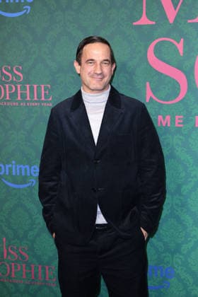 Soenke Moehring bei der Premiere der Serie Miss Sophie - Same Procedure As Every Year (Amazon Prime) am 8.12.2025 in Claerchens Ballhaus in Berlin Miss Sophie Serien Premiere in Berlin