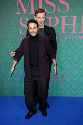 Kostja Ullmann und Christoph Schechinger bei der Premiere der Serie Miss Sophie - Same Procedure As Every Year (Amazon Prime) am 8.12.2025 in Claerchens Ballhaus in Berlin Miss Sophie Serien Premiere in Berlin