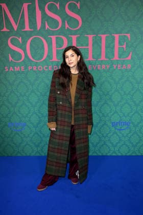 Chryssanthi Kavazi bei der Premiere der Serie Miss Sophie - Same Procedure As Every Year (Amazon Prime) am 8.12.2025 in Claerchens Ballhaus in Berlin Miss Sophie Serien Premiere in Berlin