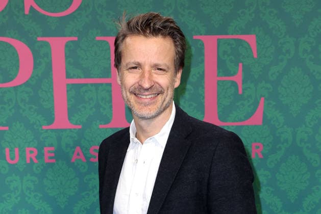 Max von Pufendorf bei der Premiere der Serie Miss Sophie - Same Procedure As Every Year (Amazon Prime) am 8.12.2025 in Claerchens Ballhaus in Berlin Miss Sophie Serien Premiere in Berlin