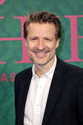 Max von Pufendorf bei der Premiere der Serie Miss Sophie - Same Procedure As Every Year (Amazon Prime) am 8.12.2025 in Claerchens Ballhaus in Berlin Miss Sophie Serien Premiere in Berlin