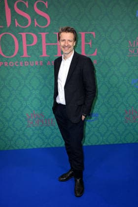 Max von Pufendorf bei der Premiere der Serie Miss Sophie - Same Procedure As Every Year (Amazon Prime) am 8.12.2025 in Claerchens Ballhaus in Berlin Miss Sophie Serien Premiere in Berlin