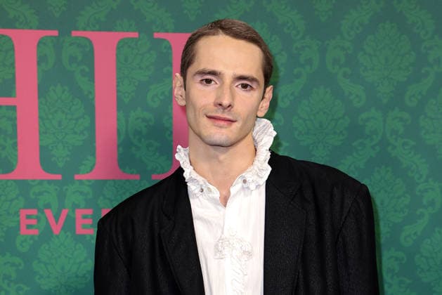 Daniil Kremkin bei der Premiere der Serie Miss Sophie - Same Procedure As Every Year (Amazon Prime) am 8.12.2025 in Claerchens Ballhaus in Berlin Miss Sophie Serien Premiere in Berlin