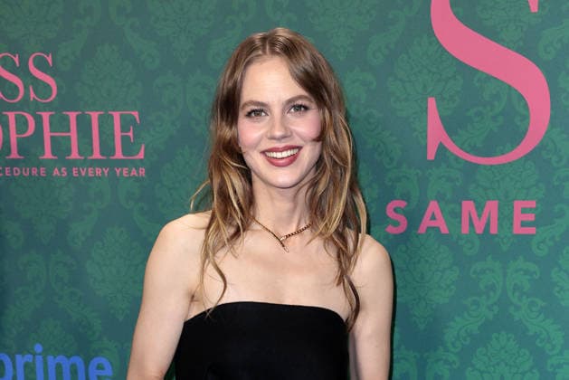 Alicia von Rittberg bei der Premiere der Serie Miss Sophie - Same Procedure As Every Year (Amazon Prime) am 8.12.2025 in Claerchens Ballhaus in Berlin Miss Sophie Serien Premiere in Berlin