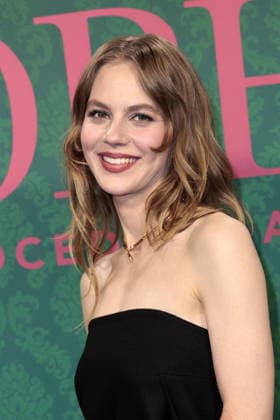 Alicia von Rittberg bei der Premiere der Serie Miss Sophie - Same Procedure As Every Year (Amazon Prime) am 8.12.2025 in Claerchens Ballhaus in Berlin Miss Sophie Serien Premiere in Berlin