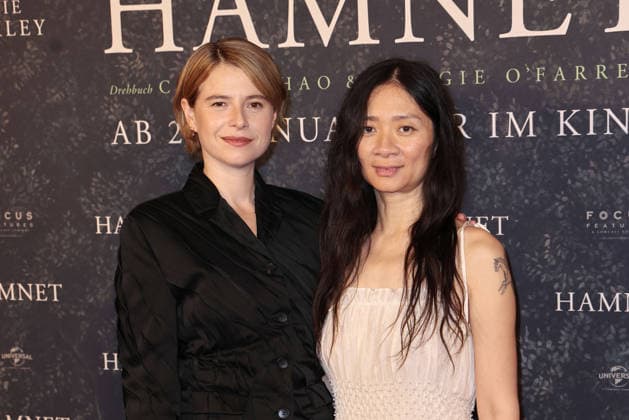 Jessie Buckley und Regisseurin Chloe Zhao bei der Hamnet Kino Premiere am 8.12.2025 im Delphi Filmpalast in Berlin Hamnet Filmpremiere in Berlin
