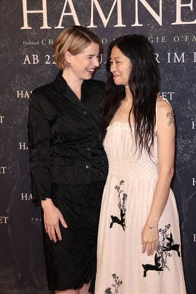Jessie Buckley und Regisseurin Chloe Zhao bei der Hamnet Kino Premiere am 8.12.2025 im Delphi Filmpalast in Berlin Hamnet Filmpremiere in Berlin